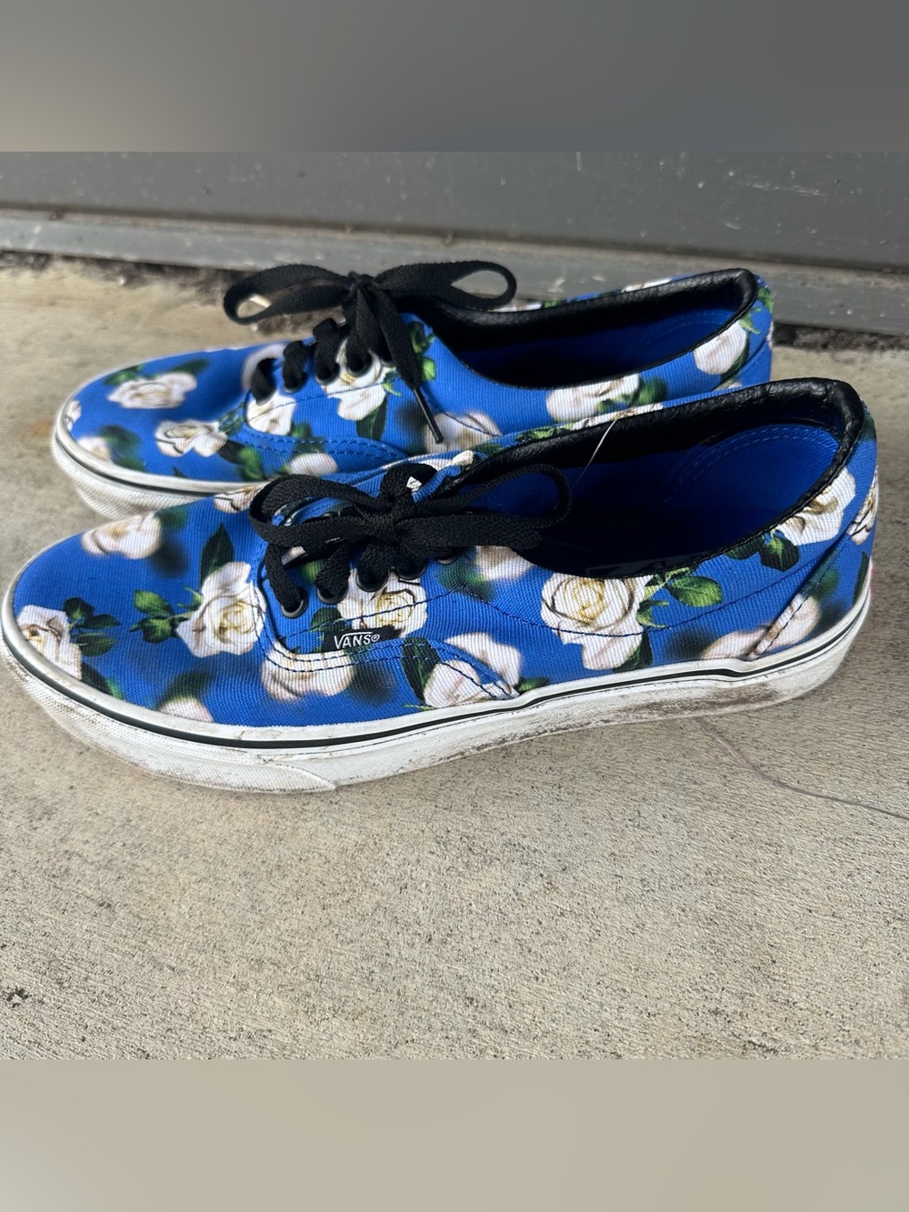 VANS Era 0ld Skool Roses Shoes - Men’s size 7.5 or Women’s 9